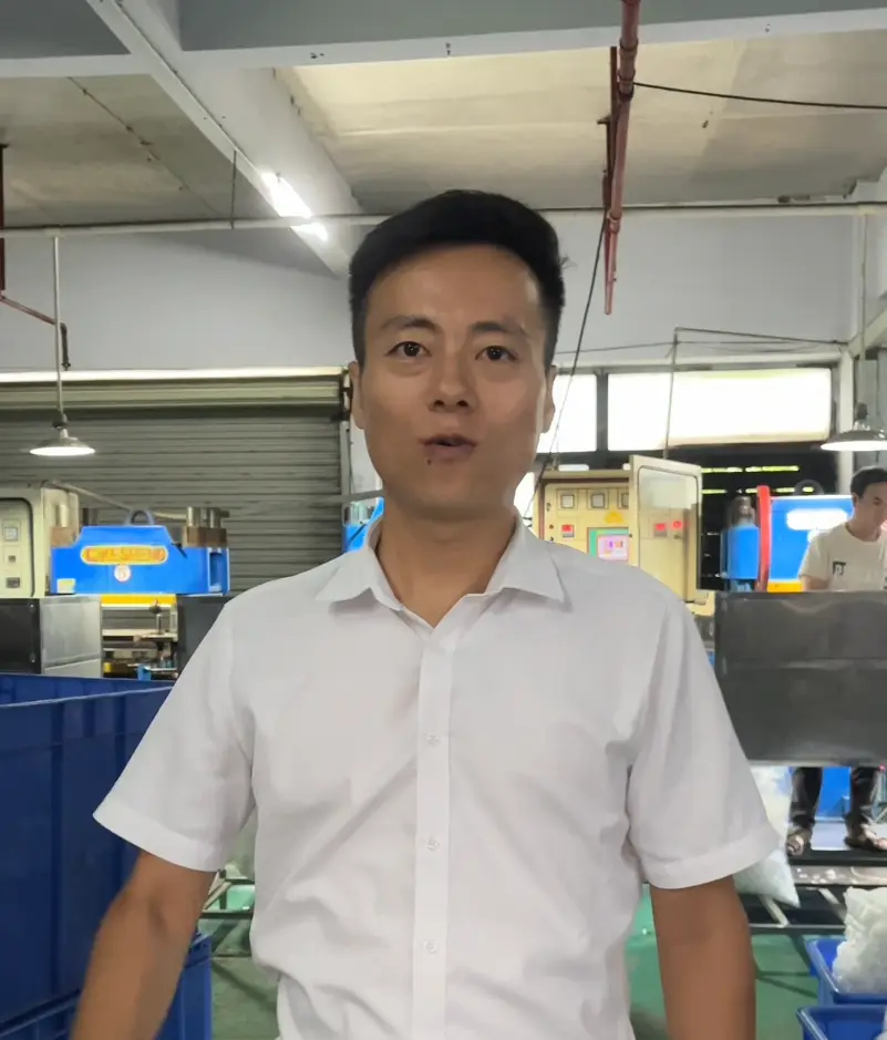 RUUIPON factory lead explaining silicone mold production equipment in Shenzhen workshop